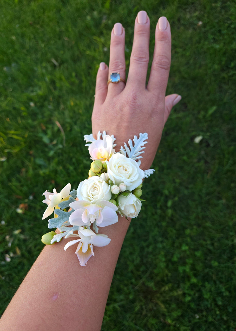 Corsages (call to pre-order)