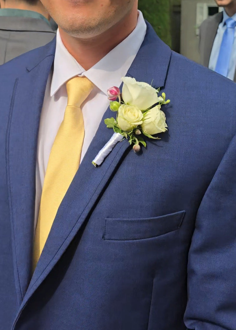 Boutonniere (call to pre-order)