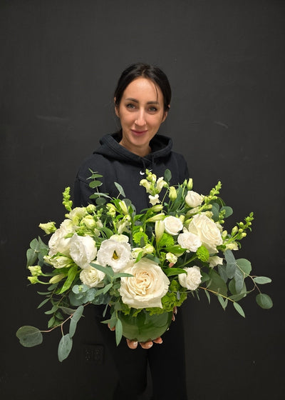 fresh bouquet of white flowers Ancaster Hamilton fast delivery same day Dundas Stoney creek