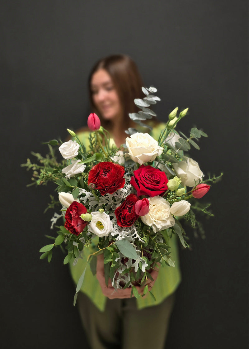 small centerpiece arrangement  of red and white roses tulips lisianthus flowers in a vase Hamilton fast delivery
